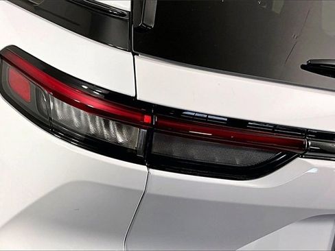 Used 2025 Jeep Grand Cherokee 4WD image 23