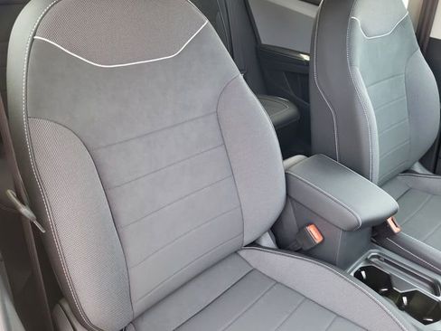 New 2024 Volkswagen Taos SE image 19