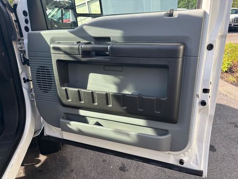 Used 2015 Ford F550 4x4 Regular Cab Super Duty image 35