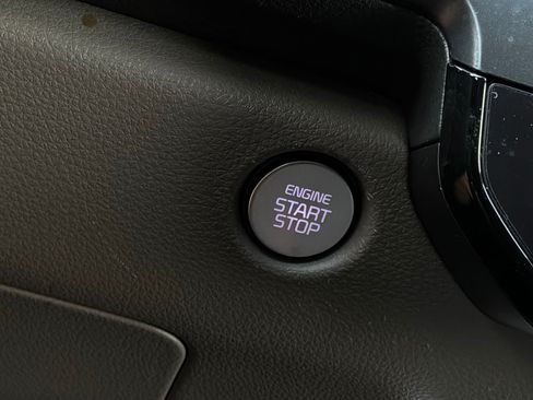 Used 2026 Kia Carnival FWD image 31