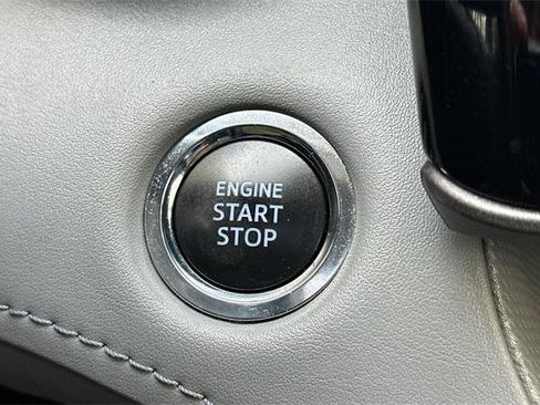 Used 2022 Toyota Highlander XLE image 24