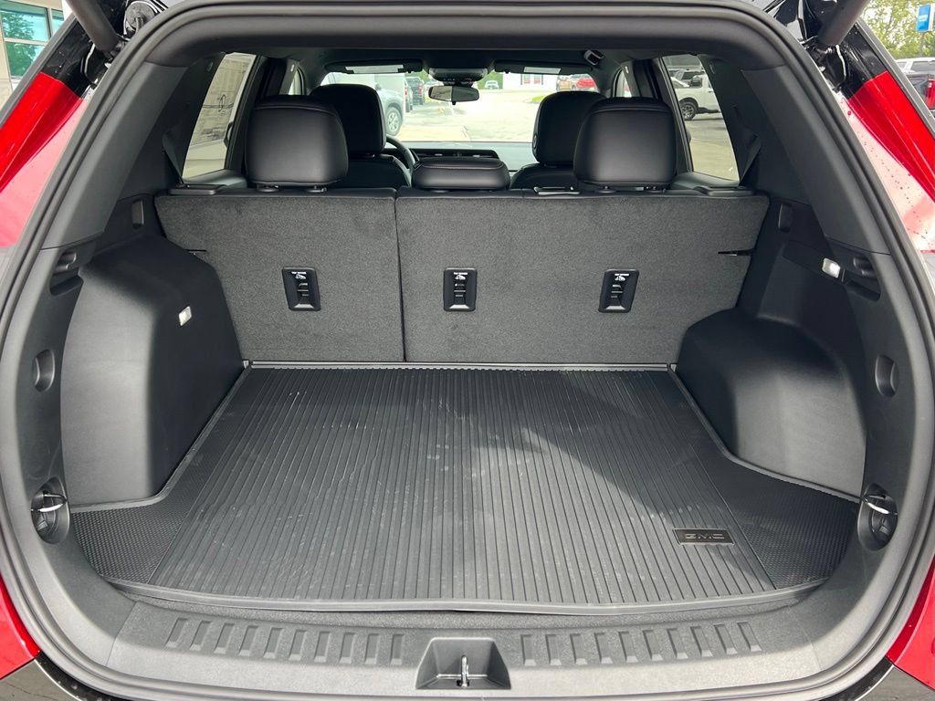 New 2027 GMC Terrain AT4 w/ LPO, Black Badging Package AWD/4WD image 24