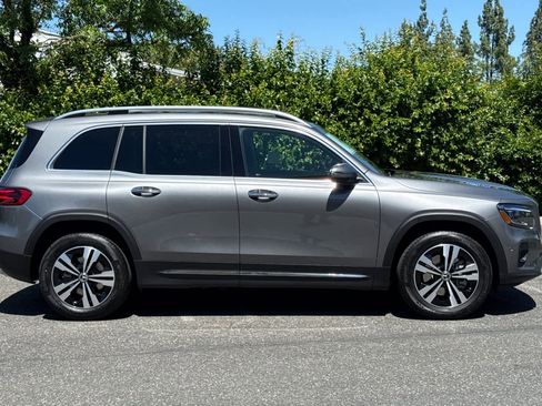 New 2026 Mercedes-Benz GLB 250 image 2