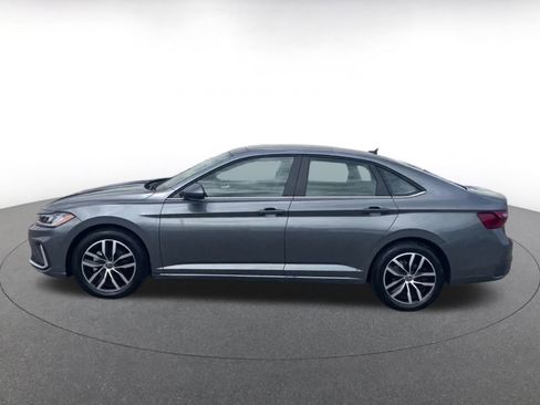 Used 2025 Volkswagen Jetta SE image 9