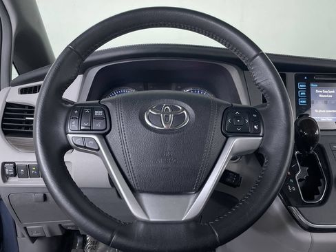 Used 2017 Toyota Sienna XLE Premium AWD/4WD image 13