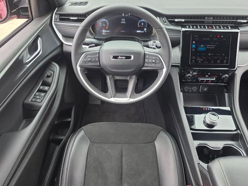 Used 2024 Jeep Grand Cherokee L Altitude image 13