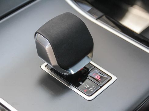 Used 2026 Land Rover Range Rover Velar S AWD/4WD image 19