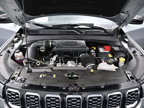 Used 2025 Jeep Compass Limited AWD/4WD image 29