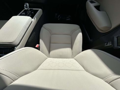 New 2026 Volvo XC90 B5 Core image 16