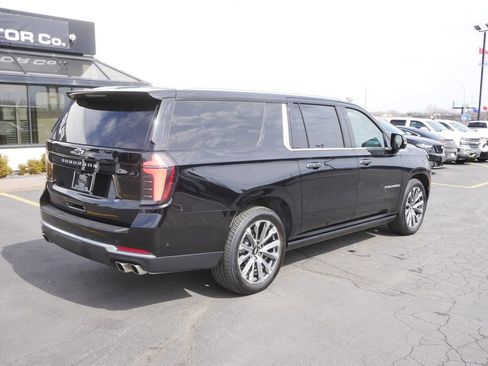 Used 2025 Chevrolet Suburban High Country AWD/4WD image 7