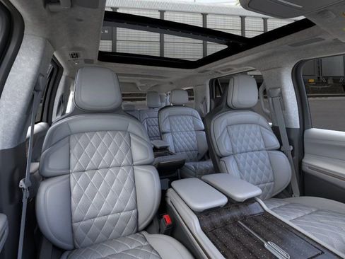 New 2026 Lincoln Navigator L Black Label AWD/4WD image 10