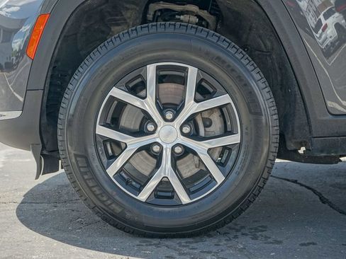 Used 2024 Jeep Grand Cherokee L Limited AWD/4WD image 10
