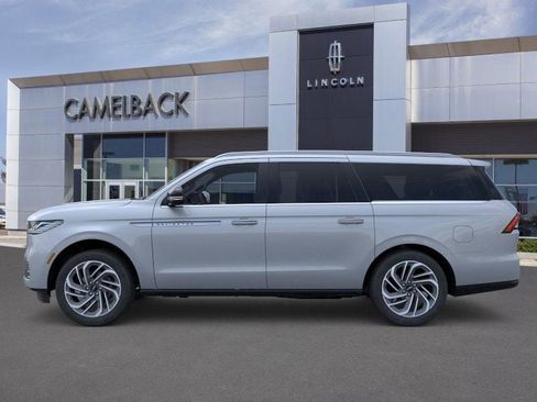 New 2025 Lincoln Navigator L Reserve image 3