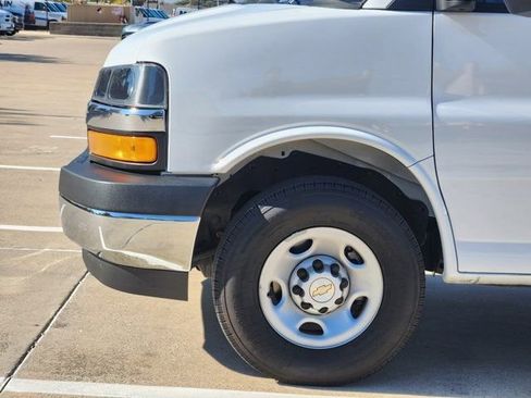 Used 2025 Chevrolet Express 3500 w/ Power Convenience Package image 13