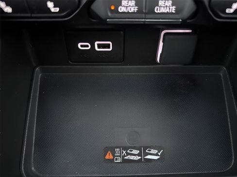 Used 2024 Chevrolet Suburban Z71 w/ Luxury Package image 27