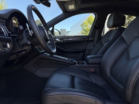 Used 2025 Porsche Macan image 13