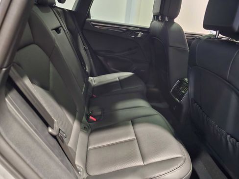 Used 2025 Porsche Macan image 14