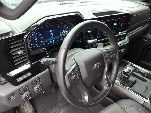 Used 2023 Chevrolet Silverado 1500 ZR2 w/ Technology Package AWD/4WD image 18