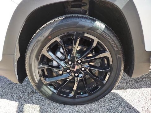 Used 2024 GMC Terrain SLT w/ Elevation Edition FWD image 31