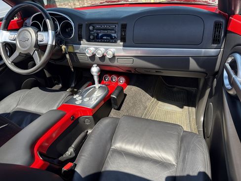 Used 2005 Chevrolet SSR w/ Preferred Equipment Group RWD image 33