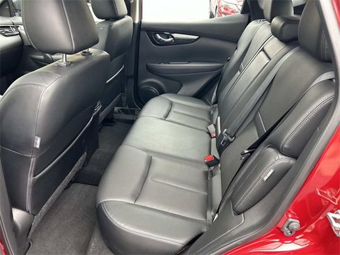 Used 2022 Nissan Rogue Sport SL w/ Premium Package image 18