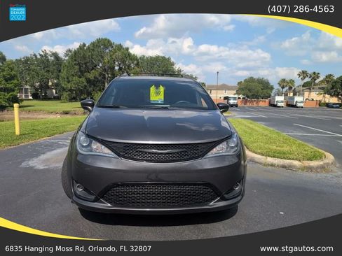 Used 2018 Chrysler Pacifica Touring-L w/ Premium Audio Group FWD image 8