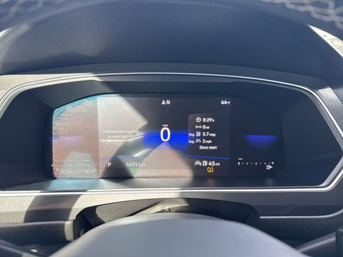 Used 2022 Volkswagen Tiguan SE image 25