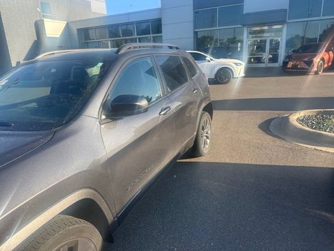 Used 2020 Jeep Cherokee High Altitude AWD/4WD image 4