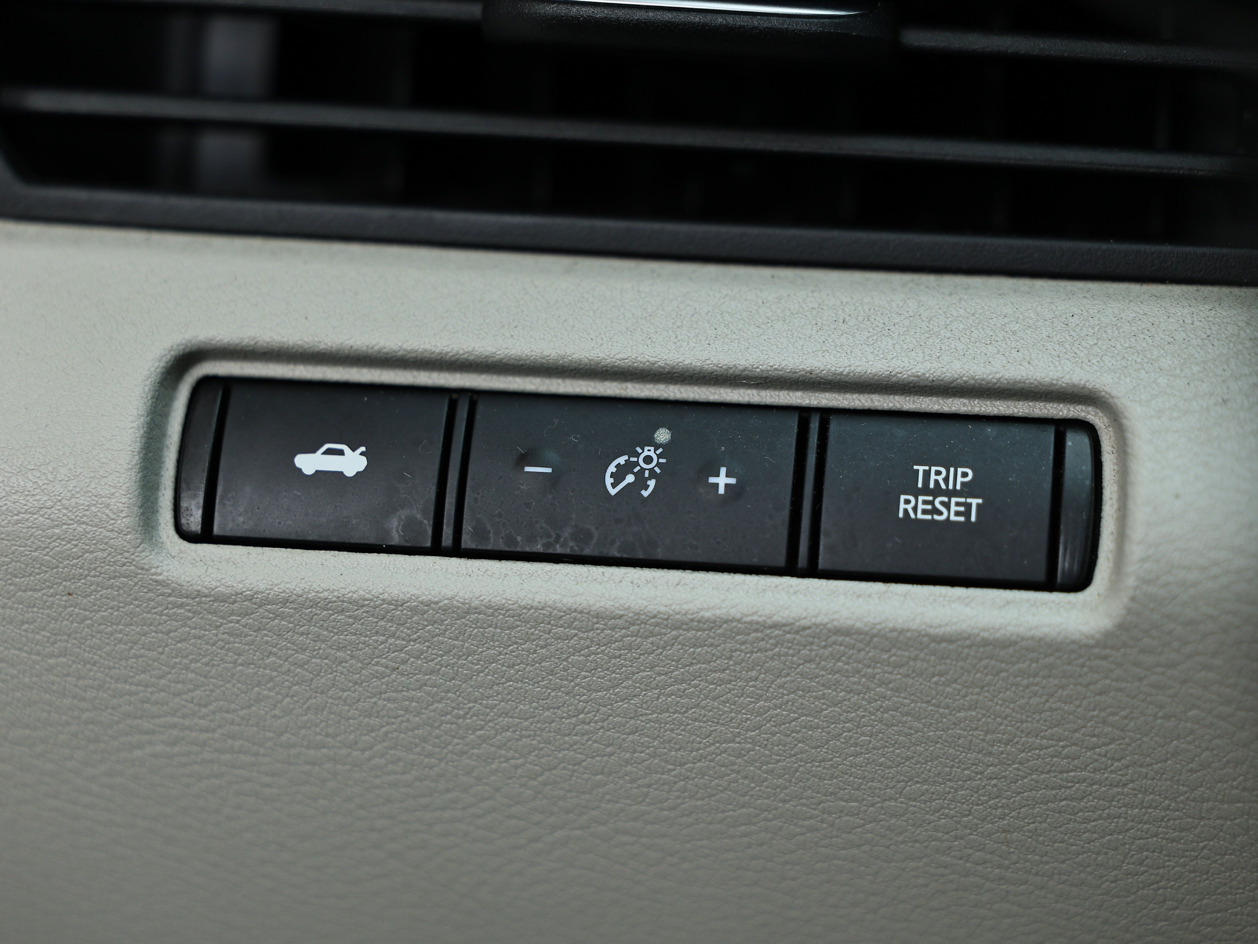 Used 2025 Nissan Altima 2.5 SV FWD image 18