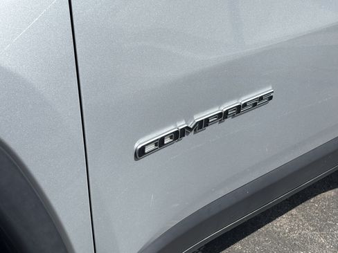 Used 2024 Jeep Compass Latitude AWD/4WD image 4