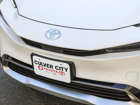 New 2026 Toyota Prius Plug-In Hybrid FWD image 6