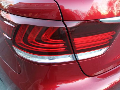 Used 2013 Lexus LS 460 w/ Comfort Pkg image 30