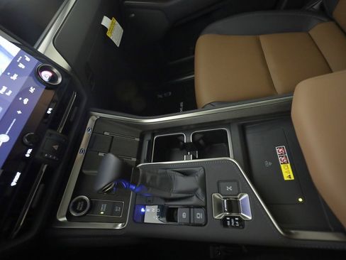 Used 2025 Lexus GX 550 w/ Accessory Package (2T) image 45