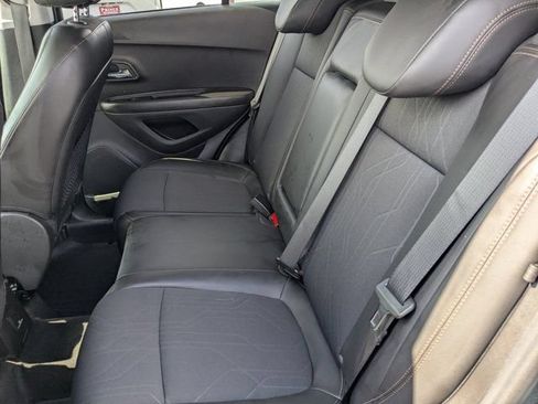 Used 2022 Chevrolet Trax LT w/ LT Convenience Package AWD/4WD image 16