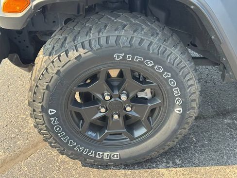 Used 2023 Jeep Wrangler Unlimited w/ Cold Weather Group AWD/4WD image 10
