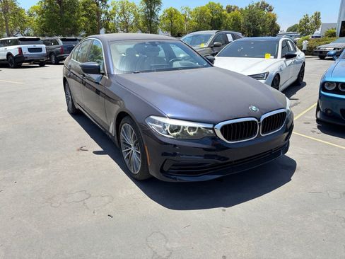 Used 2020 BMW 530i w/ Premium Package RWD image 2