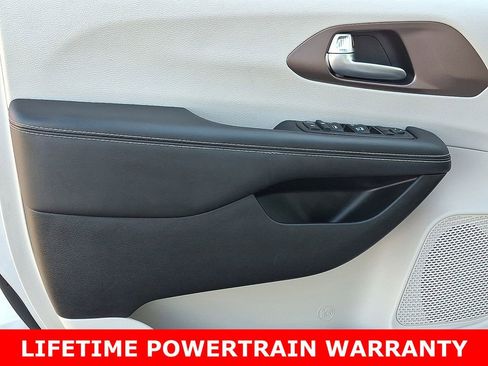 Used 2024 Chrysler Voyager LX image 14