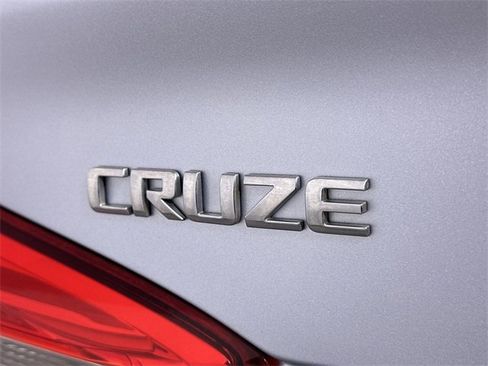 Used 2018 Chevrolet Cruze LS image 33