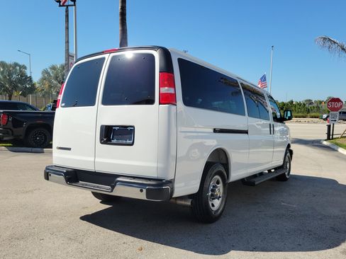 Used 2025 Chevrolet Express 3500 LT w/ LT Preferred Equipment Group RWD image 5