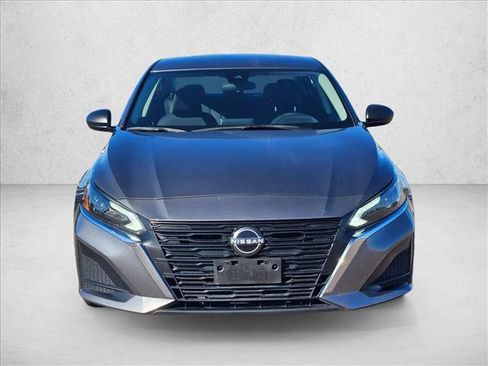 Used 2024 Nissan Altima 2.5 SV image 2