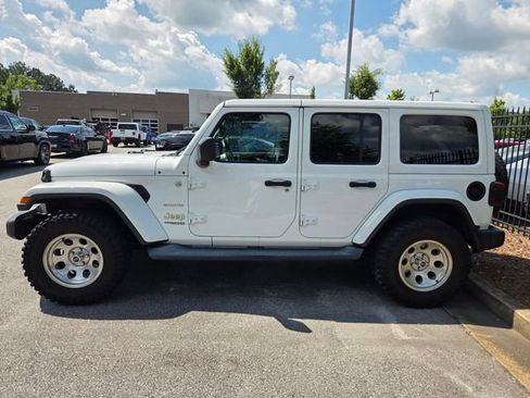 Used 2018 Jeep Wrangler Unlimited Sahara w/ LED Lighting Group AWD/4WD image 6