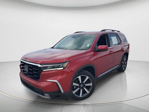 Used 2024 Honda Pilot Touring image 1