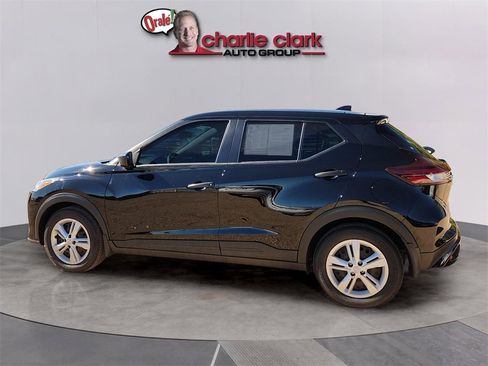 Used 2025 Nissan Kicks Play S image 2