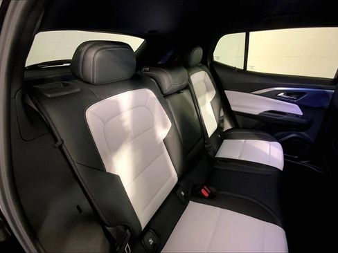 Used 2025 Chevrolet Equinox EV LT image 23