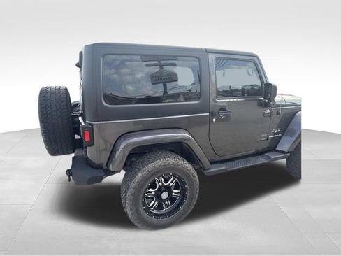 Used 2017 Jeep Wrangler Sahara w/ Connectivity Group AWD/4WD image 39
