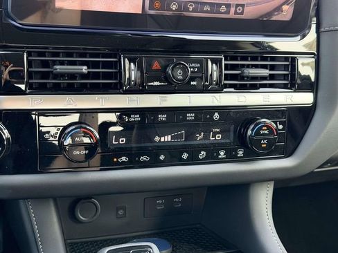 New 2026 Nissan Pathfinder SL w/ SL Premium Package AWD/4WD image 22
