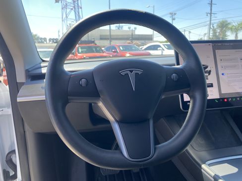 Used 2021 Tesla Model Y Long Range AWD/4WD image 26