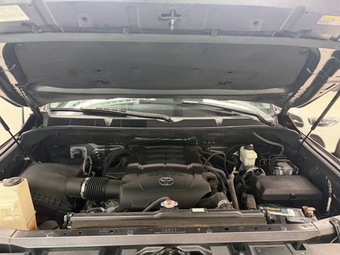 Used 2018 Toyota Tundra SR5 w/ SR5 Upgrade Package AWD/4WD image 31