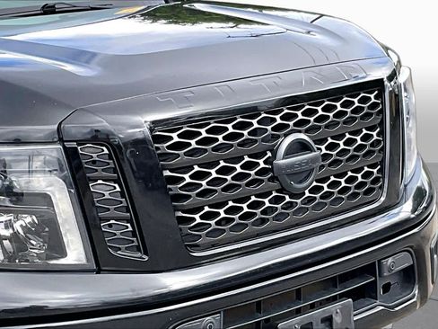Used 2019 Nissan Titan SV w/ SV Convenience Package RWD image 26