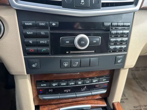Used 2010 Mercedes-Benz E 350 4MATIC Sedan image 18